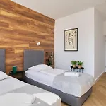 Leoapart Solny Square 3*