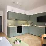 Leoapart Solny Square شقة