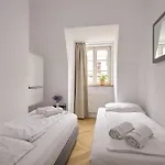 Leoapart Solny Square 3*