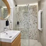 Leoapart Solny Square 3*