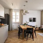 Leoapart Solny Square 3*