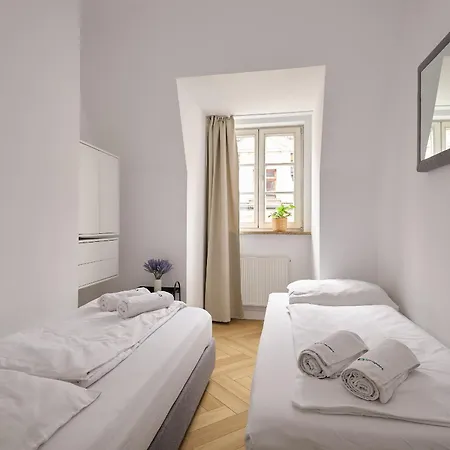 Leoapart Solny Square 3*