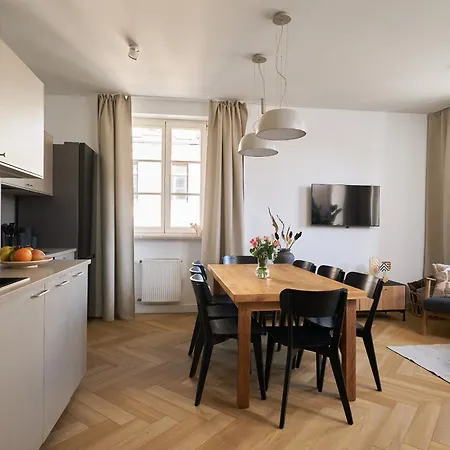 Leoapart Solny Square 3*